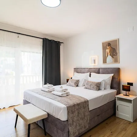 Apartment 1 Bedroom Stunning In Hvar *