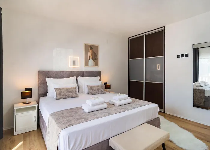 1 Bedroom In Hvar Apartment *
